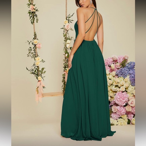 Elegant Green Halter Maxi Dress - Picture 5 of 7